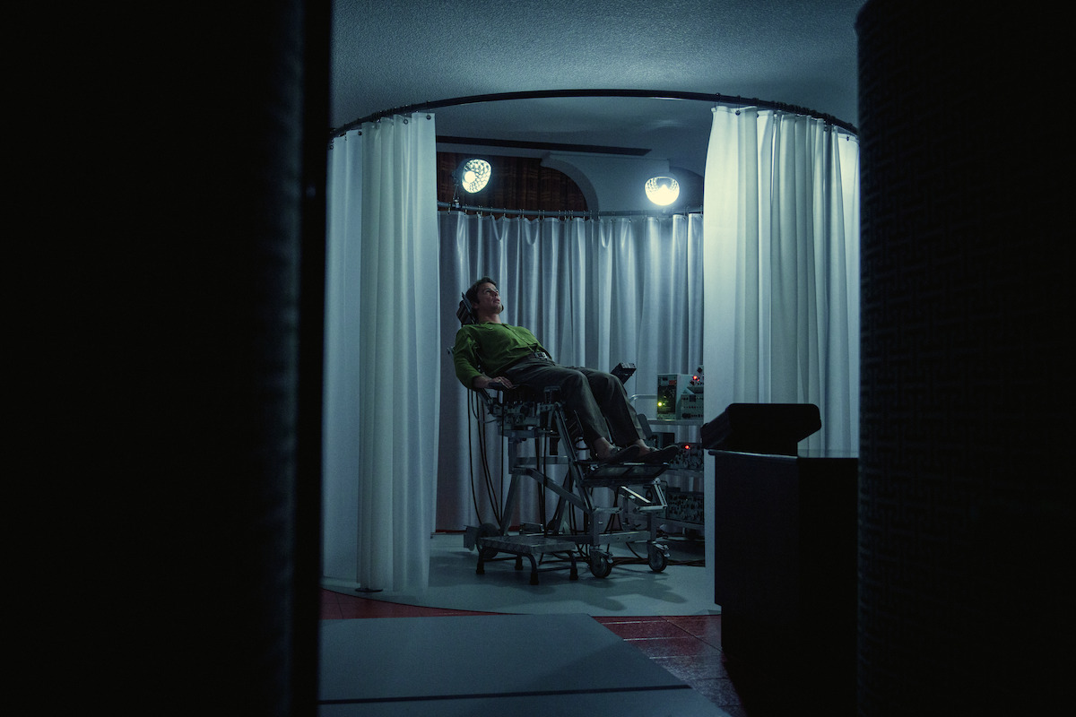 Josh Hartnett as XX sitting down in a medical chair that is hooked up to machinery in Season 6 of Black Mirror.