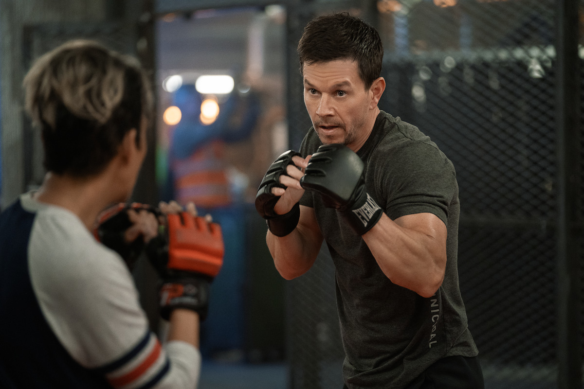 Halle Berry as Roxanne Hall and Mark Wahlberg as Mike McKenna in ‘The Union’