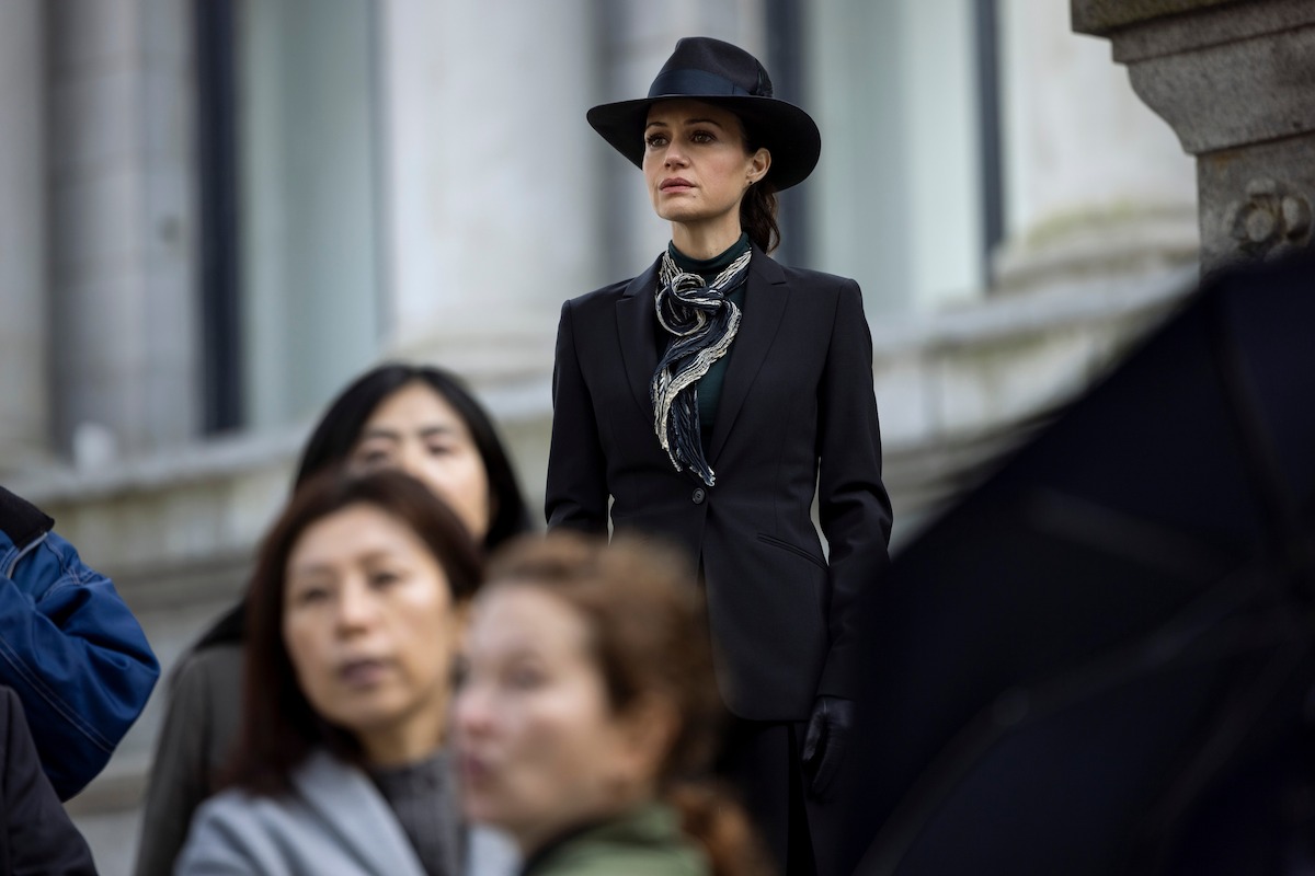 Carla Gugino as Verna in episode 108 of The Fall of the House of Usher.
