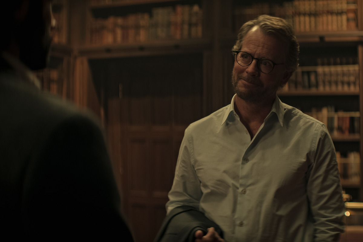 Greg Kinnear as Tom Lockwood in You Season 4