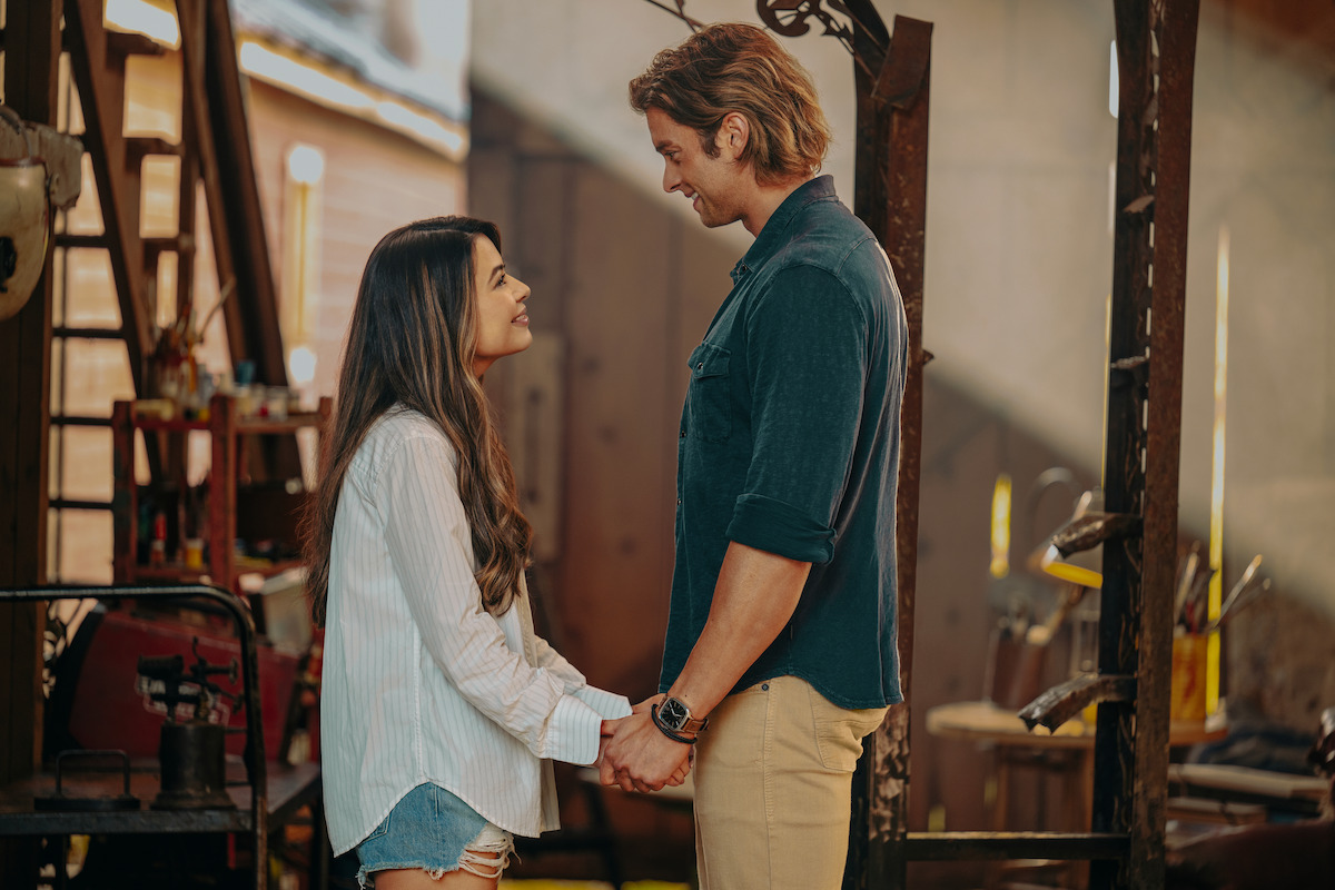 Dawn (Miranda Cosgrove) and Trey (Pierson Fodé) share a moment away from the cameras in ‘The Wrong Paris.’