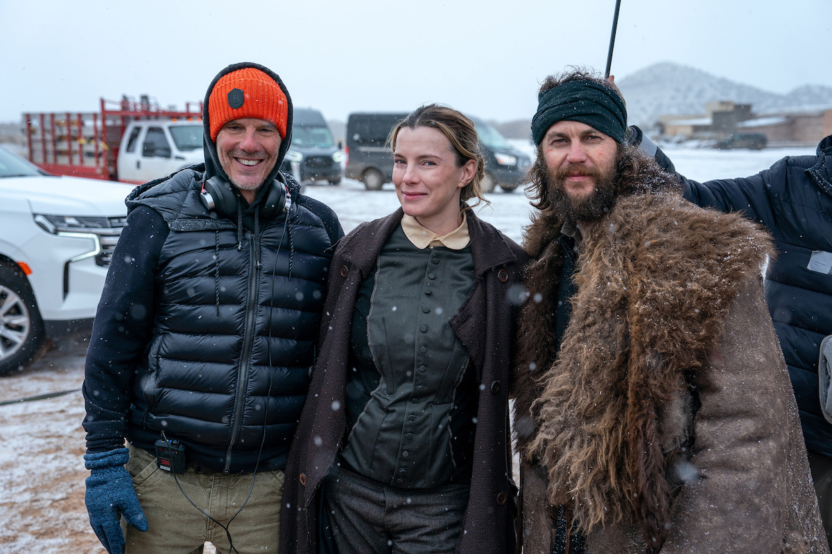 Pete Berg, Betty Gilpin and Taylor Kitsch behind the scenes of ‘American Primeval’