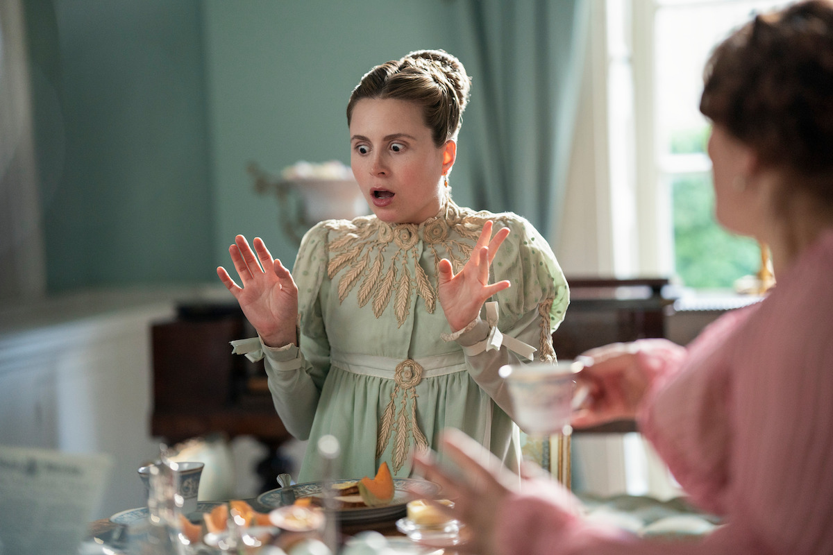 Yolanda Kettle as Elizabeth Elliot