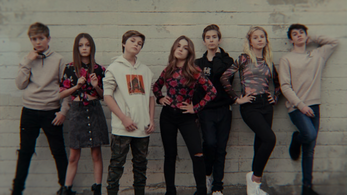 Piper Rockelle’s “squad” standing up against a brick wall.