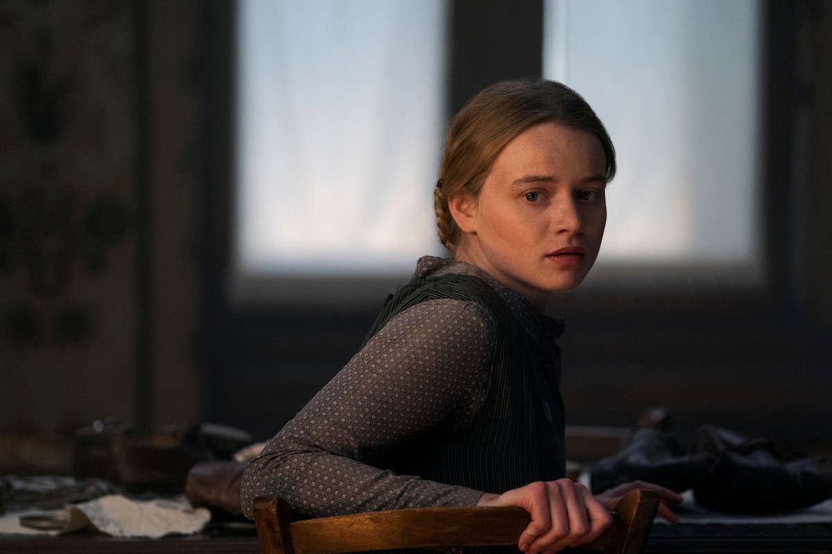 Luna Wedler as Jutta in Episode 4 of All the Light We Cannot See.