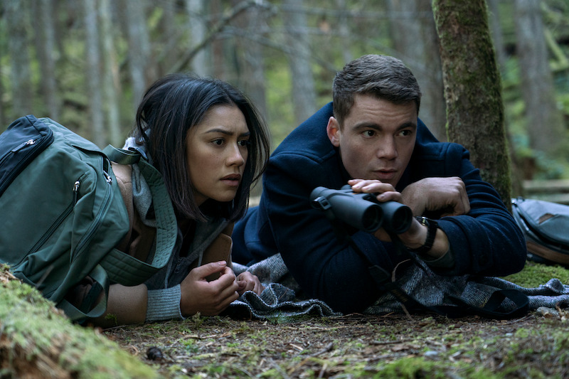 Luciane Buchanan as Rose Larkin and Gabriel Basso as Peter Sutherland in The Night Agent