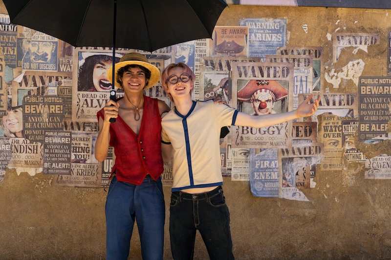 Iñaki Godoy as Monkey D. Luffy and Morgan Davies as Koby posing for a photo on the set of Season 1 of 'One Piece.'