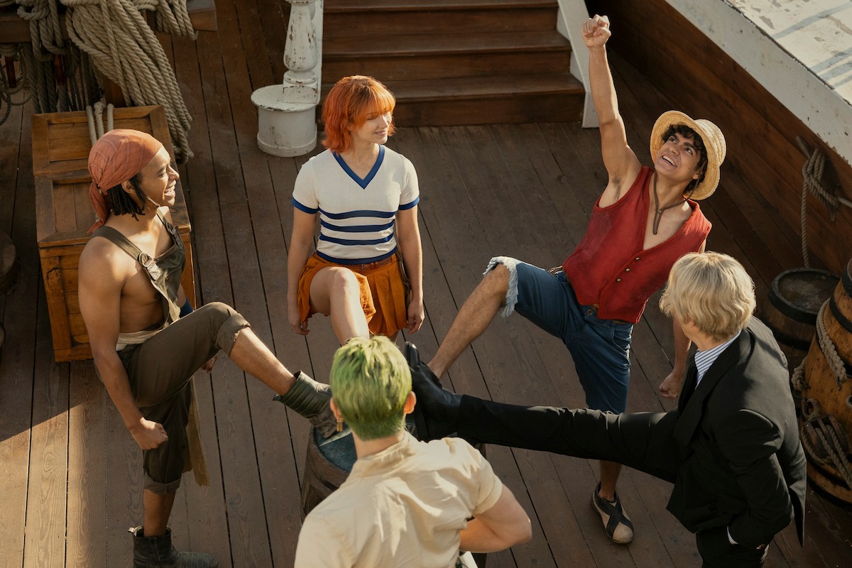 Jacob Romero Gibson as Usopp, Mackenyu Arata as Roronoa Zoro, Emily Rudd as Nami, Iñaki Godoy as Monkey D. Luffy, and Taz Skylar as Sanji in 'One Piece'.