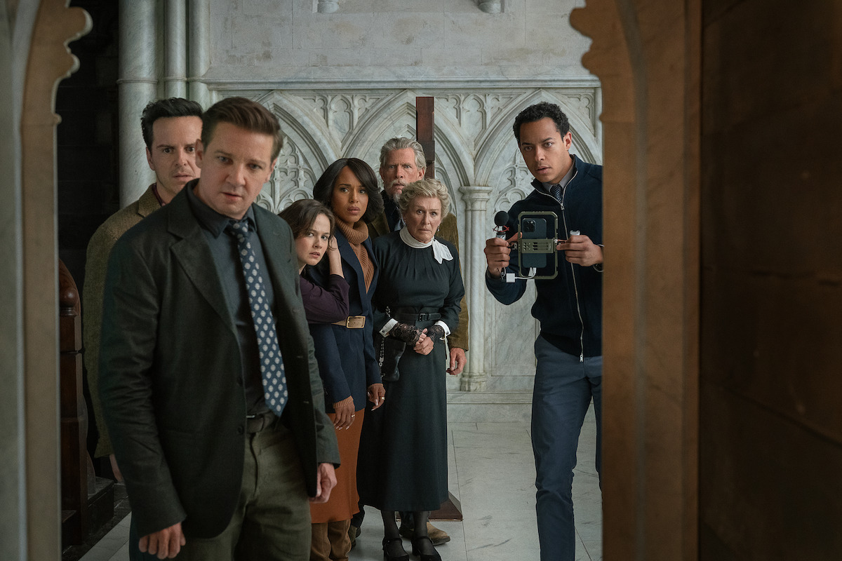 Andrew Scott, Jeremy Renner, Cailee Spaeny, Kerry Washington, Thomas Haden Church, Glenn Close, Kerry Washington and Daryl McCormack in ‘Wake Up Dead Man: A Knives Out Mystery’
