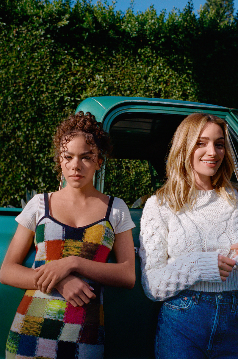 Bask in These Sun-Kissed Snaps of the ‘Ginny & Georgia’ Cast