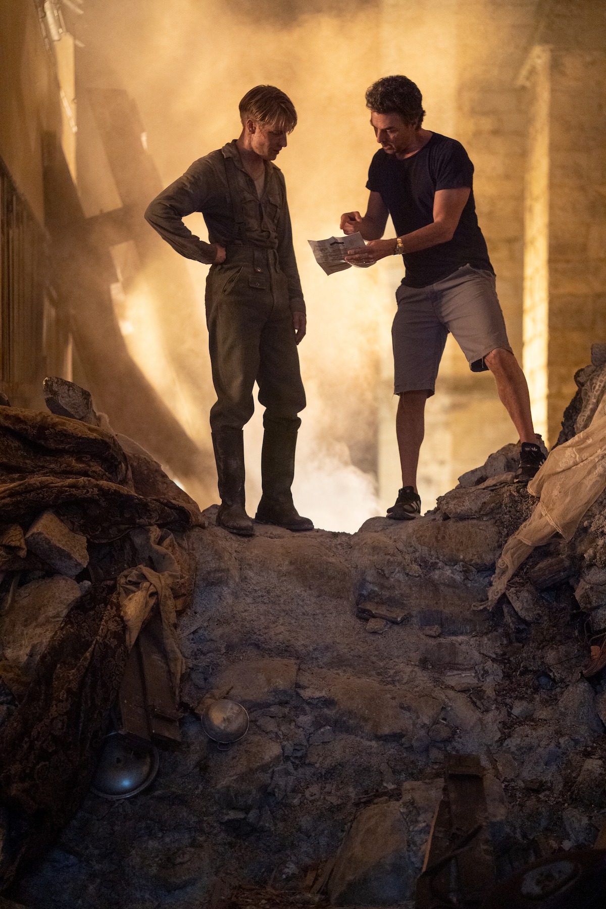 (L to R) Louis Hofmann as Werner Pfennig, Director/Executive Producer Shawn Levy