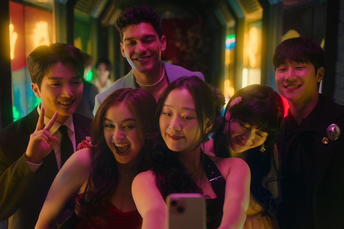 Minyeong Choi as Dae Heon Kim, Anna Cathcart as Kitty Song Covey, Anthony Keyvan as Quincy 'Q' Shabazian, Gia Kim as Yuri Han, Han Bi Ryu as Eunice Kang, and Joshua Hyunho Lee as Jin in Season 2 of ‘XO, Kitty’