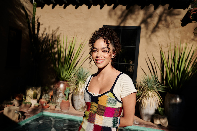 Bask in These Sun-Kissed Snaps of the ‘Ginny & Georgia’ Cast