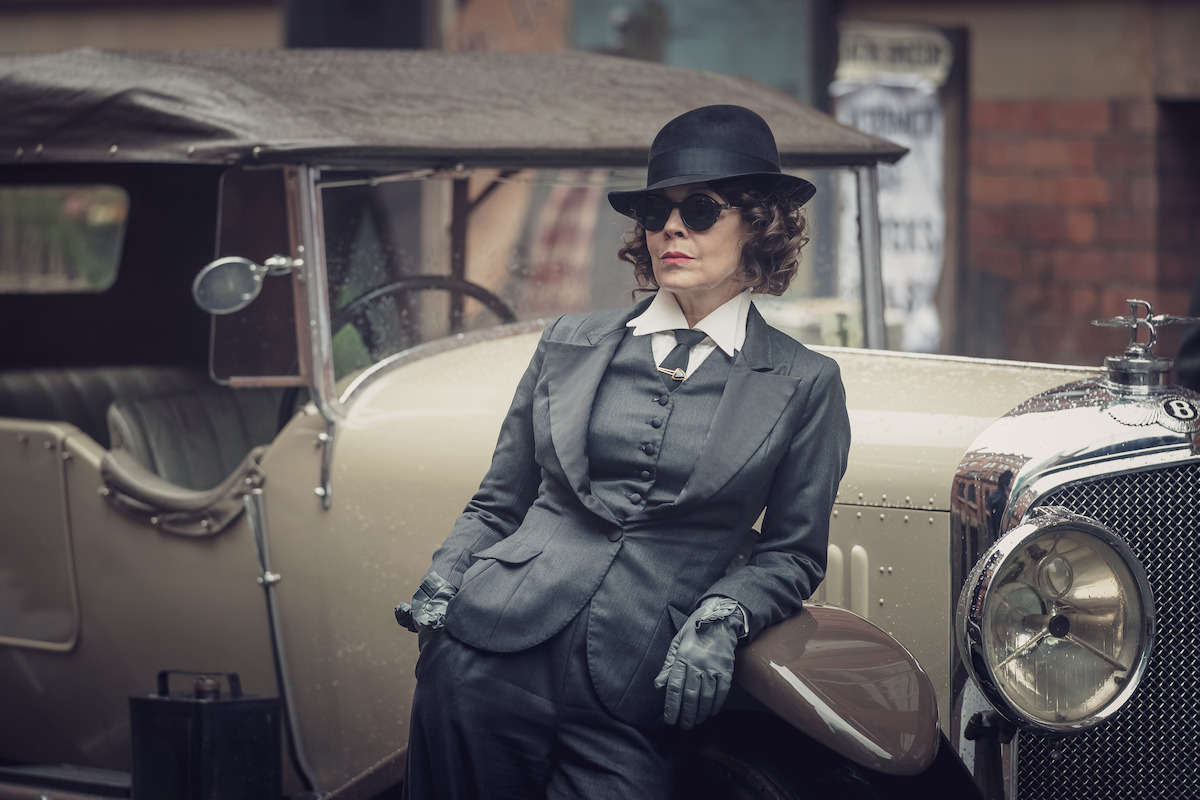 Aunt Polly is wearing sunglasses and a tailored menswear inspired suit in 'Peaky Blinders'