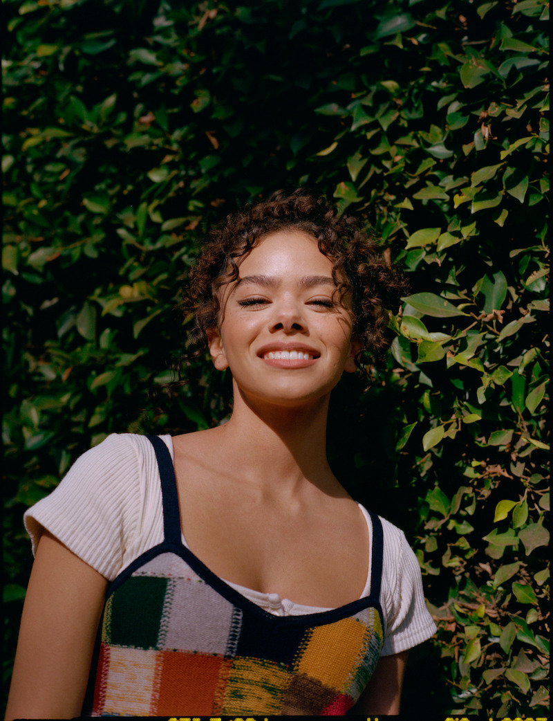 Bask in These Sun-Kissed Snaps of the ‘Ginny & Georgia’ Cast