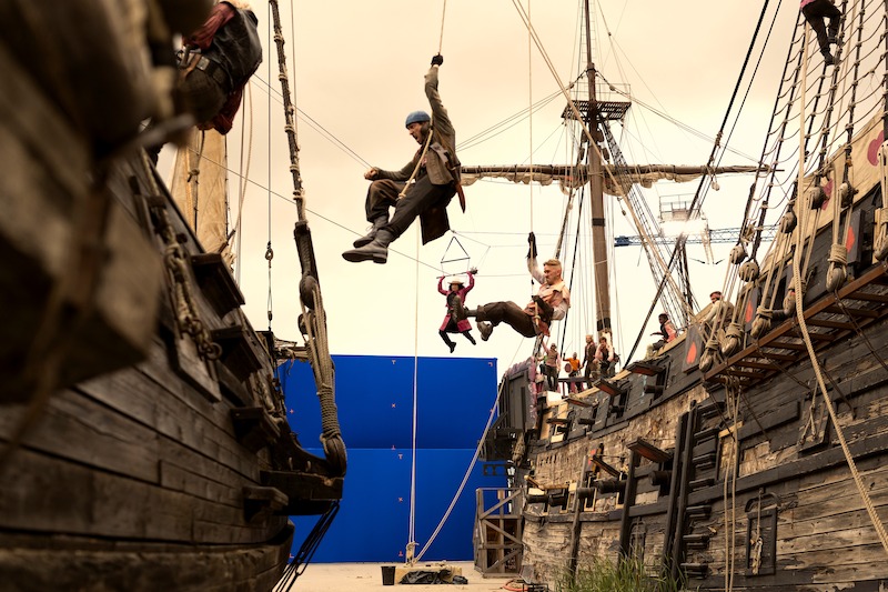 Cast doing stunts on the set of Season 1 of 'One Piece.'