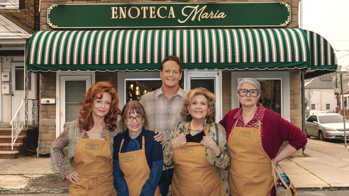 Susan Sarandon as Gia, Talia Shire as Teresa, Vince Vaughn as Joe Scaravella, Brenda Vaccaro as Antonella and Lorraine Bracco as Roberta in 'Nonnas'