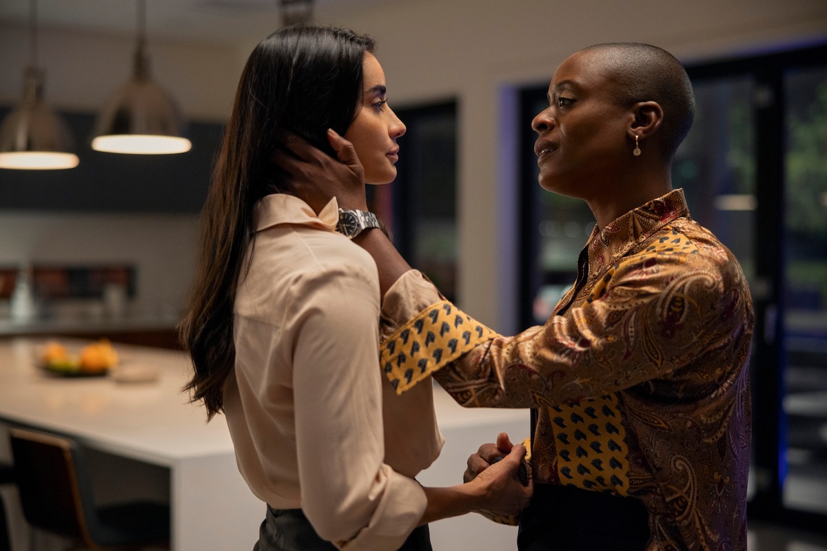 Paola Nuñez as Dr. Alessandra Ruiz and T'Nia Miller as Victorine LaFourcade in Episode 5 of ‘The Fall of the House of Usher.’