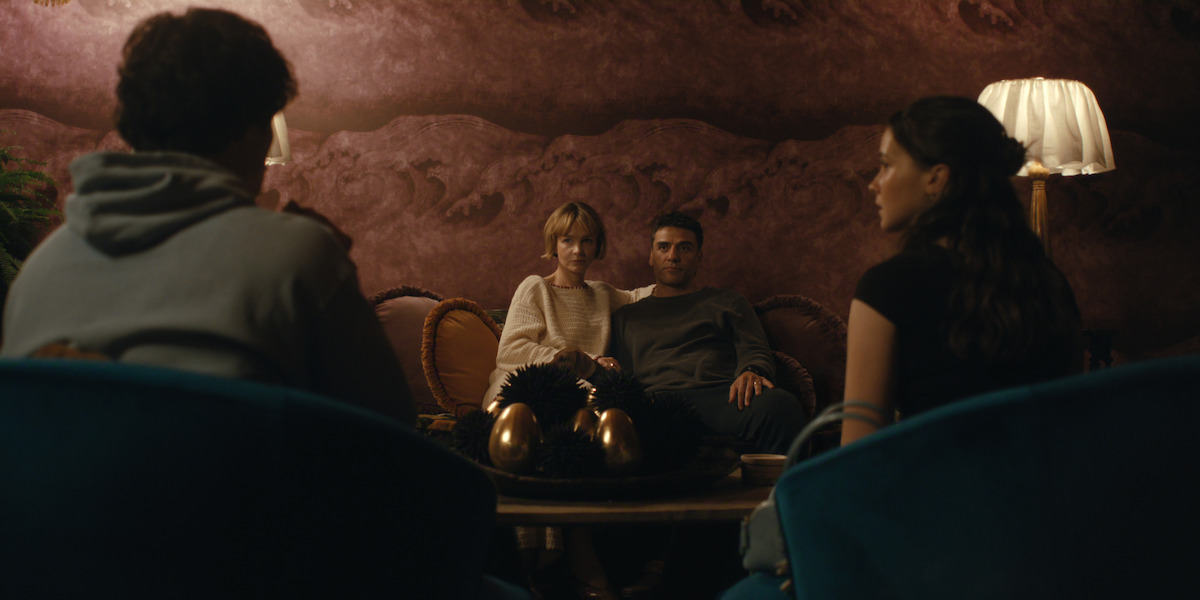 Beef. (L to R) Oscar Isaac as Josh Martin, Carey Mulligan as Lindsay Crane-Martin in episode 201 of Beef. Cr. Courtesy of Netflix © 2026