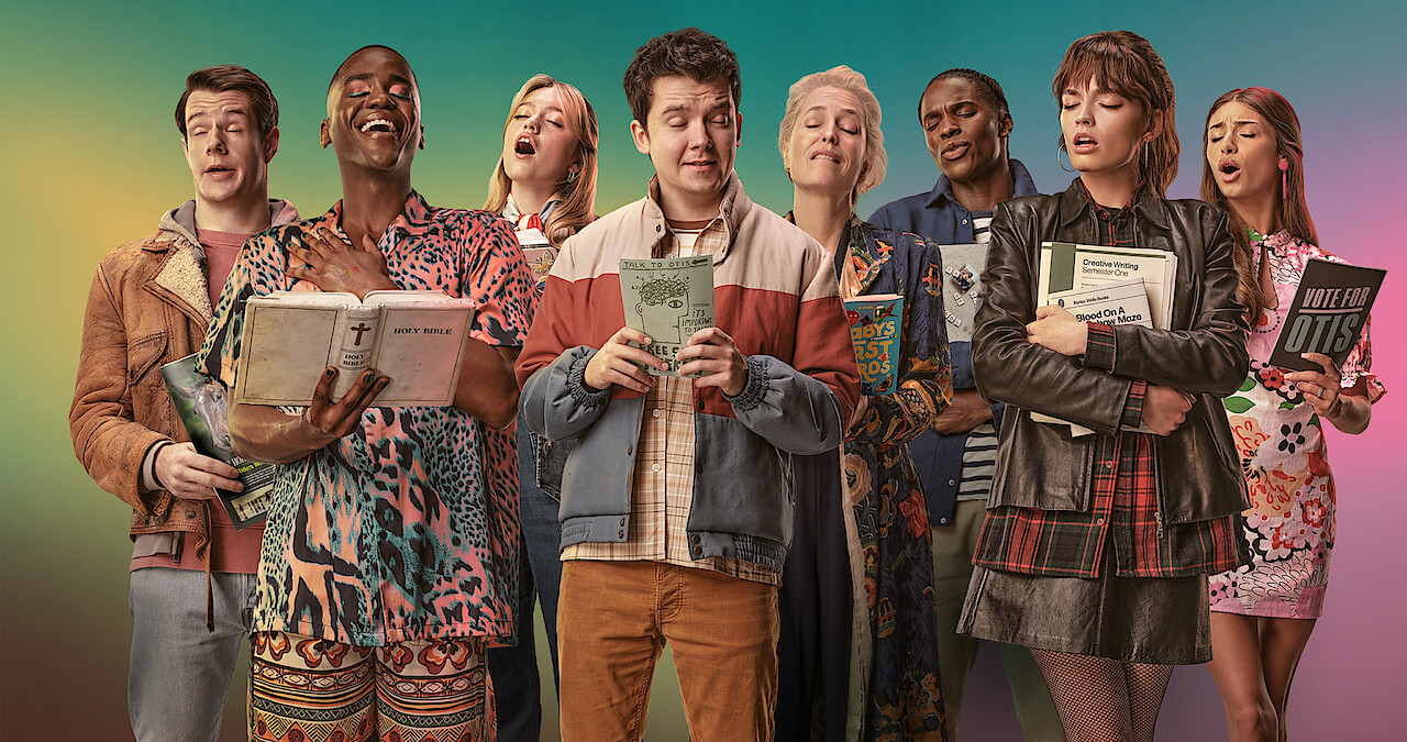 The cast of Season 4 of 'Sex Education' poses together. 