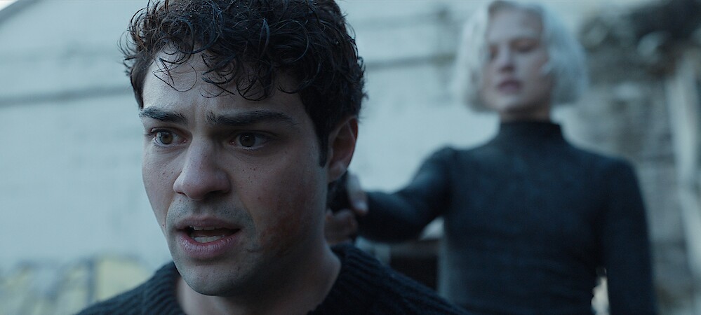 The first few minutes of 'The Recruit' season 2.