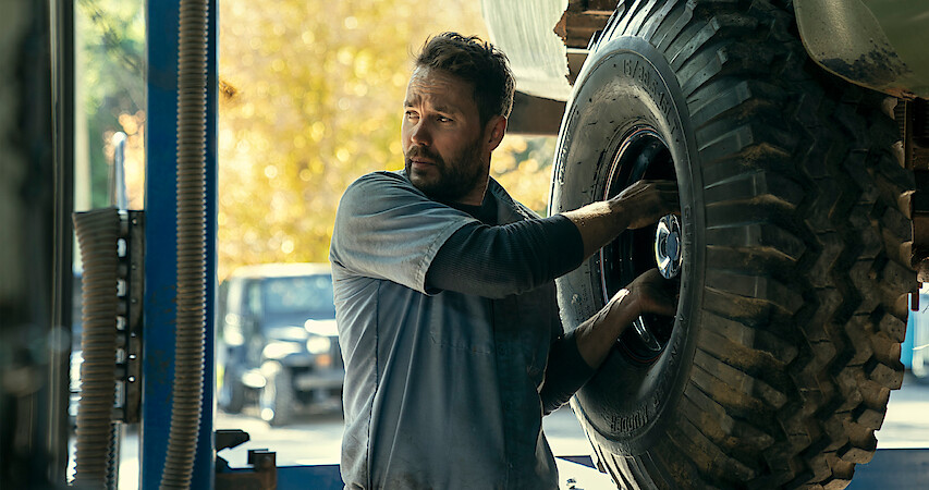 Taylor Kitsch as Glen Kryger works on a car in Season 1 of 'Painkiller.'