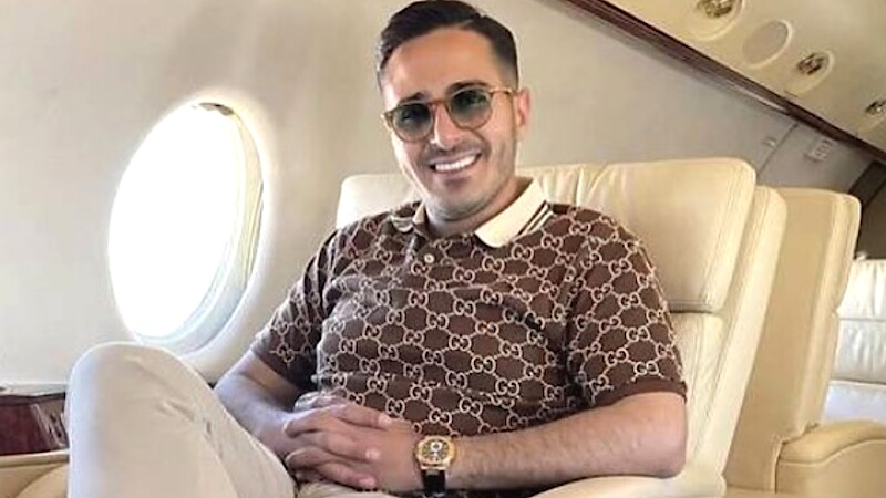The Shady Story Of The Tinder Swindler Explained Card Image