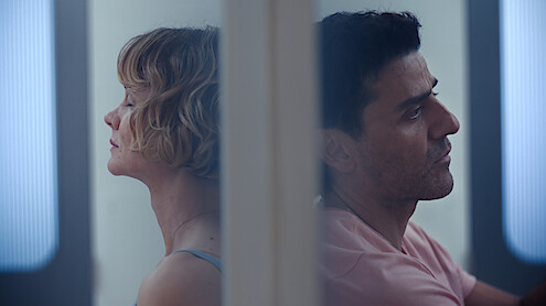 Beef. (L to R) Carey Mulligan as Lindsay Crane-Martin, Oscar Isaac as Josh Martin in episode 208 of Beef. Cr. Courtesy of Netflix © 2026