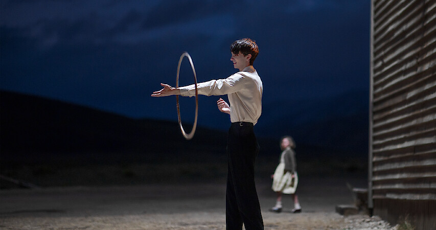 Kodi Smit-McPhee Explains That ‘Power of the Dog’ Hula-Hooping Moment 