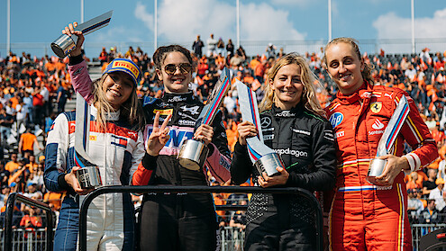 Nerea Martí, Abbi Pulling, Doriane Pin, and Maya Weug holding trophies.