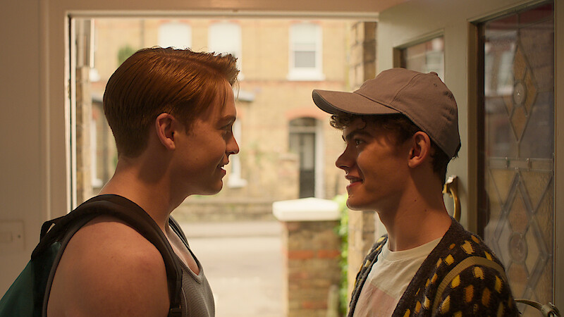 Joe Locke as Charlie wears a baseball cap in Season 3 of 'Heartstopper'