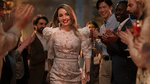 Kaitlyn Dever as Belle in 'Apple Cider Vinegar'