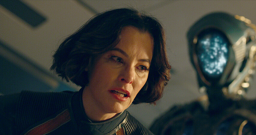 Parker Posey Geeks Out Over the Original ‘Lost in Space’ 