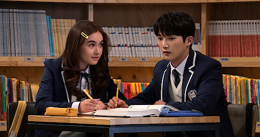 Anna Cathcart and Minyeong Choi in 'XO, Kitty'