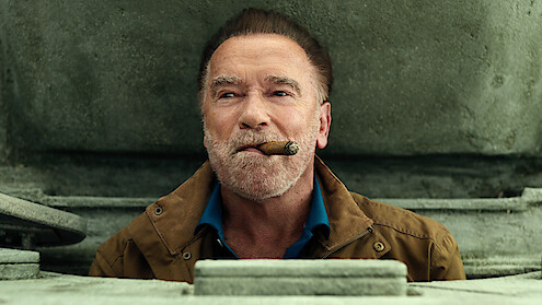 Arnold Schwarzenegger as Luke smokes a cigar in 'FUBAR'