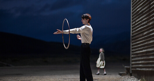 Kodi Smit-McPhee Explains That ‘Power of the Dog’ Hula-Hooping Moment 