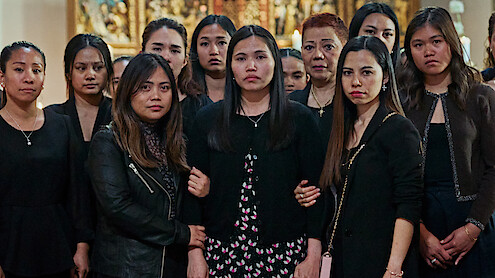  Abstract  Reservatet. Nilda Galola Aclon as Ona, Excel Busano as Angel Reyes, Isabelita Reyes as Darna, Gel Andersen as Kim in Reservatet. Cr. Courtesy of Netflix © 2024 Iptc Copyright Notice  © 2024 Netflix, Inc