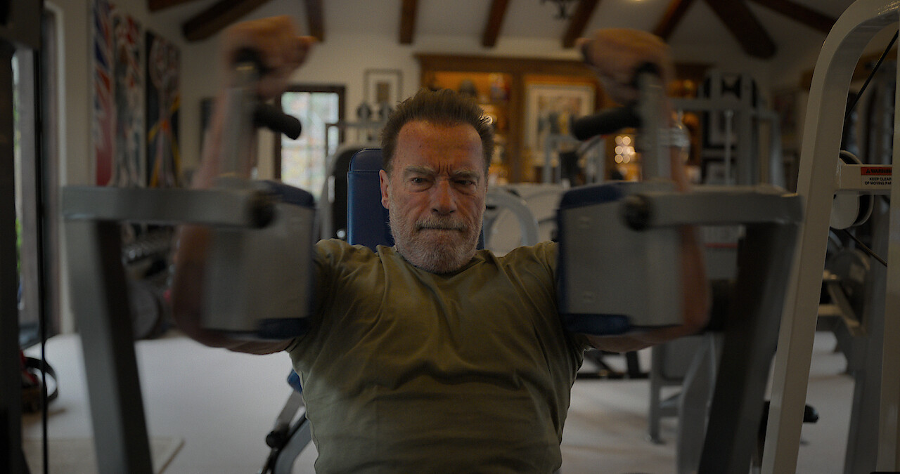 Arnold Schwarzenegger working out