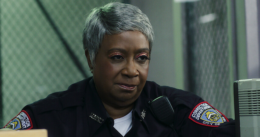 The Real Story Behind the Glitter Eye Shadow on ‘Inventing Anna’ 