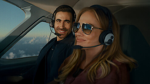 Brett Goldstein and Jennifer Lopez in 'Office Romance'