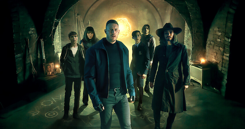 Cast of Umbrella Academy in character during Season 3.