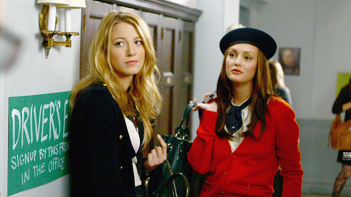 Blake Lively as Serena van der Woodsen and Leighton Meester as Blair Waldorf in 'Gossip Girl'.
