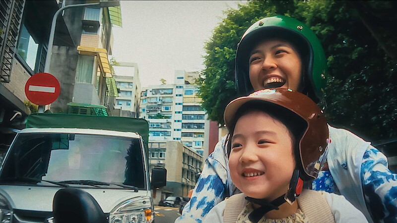 Nina Ye as I-Jing and Shih-Yuan Ma as I-Ann in 'Left-Handed Girl.'