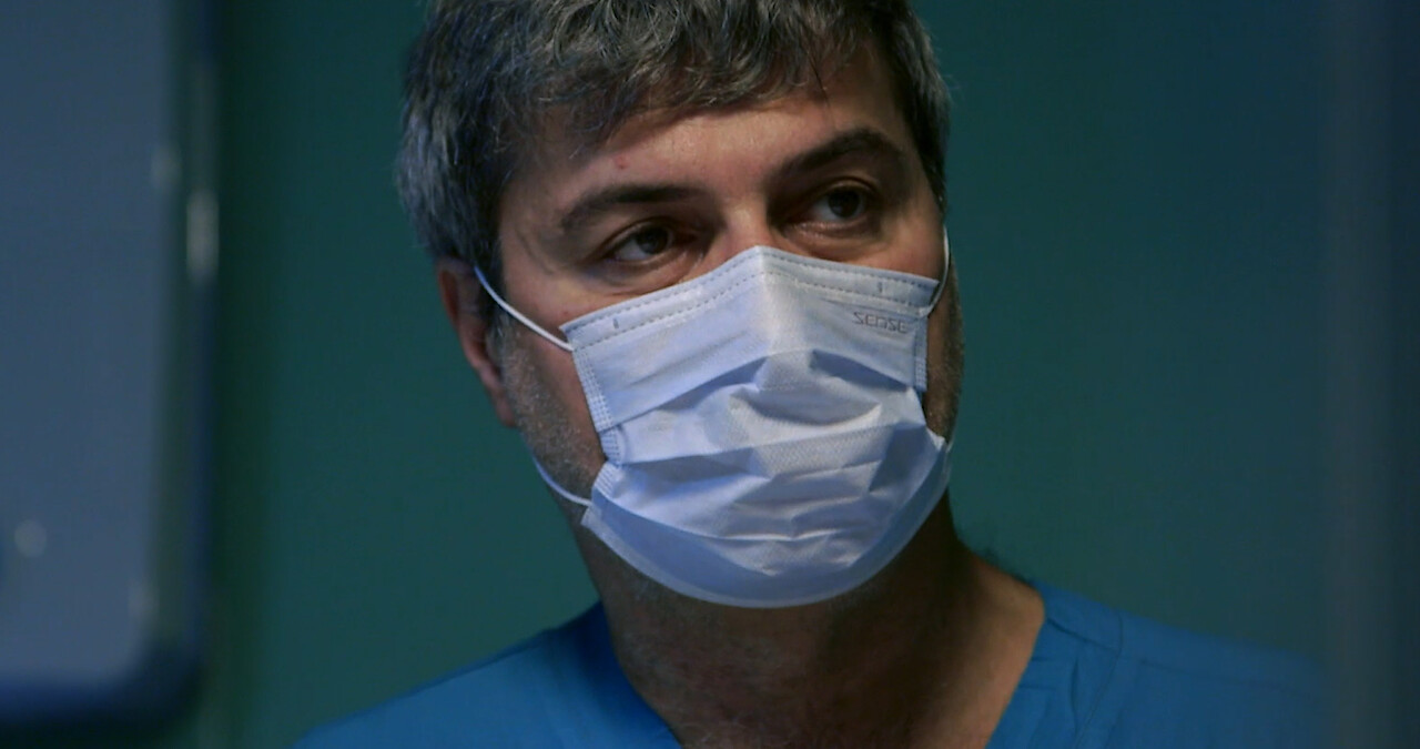 Dr. Paolo Macchiarini wearing a surgical mask.
