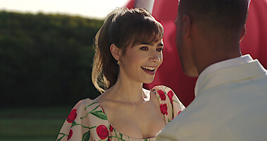 Emily Cooper (Lily Collins)