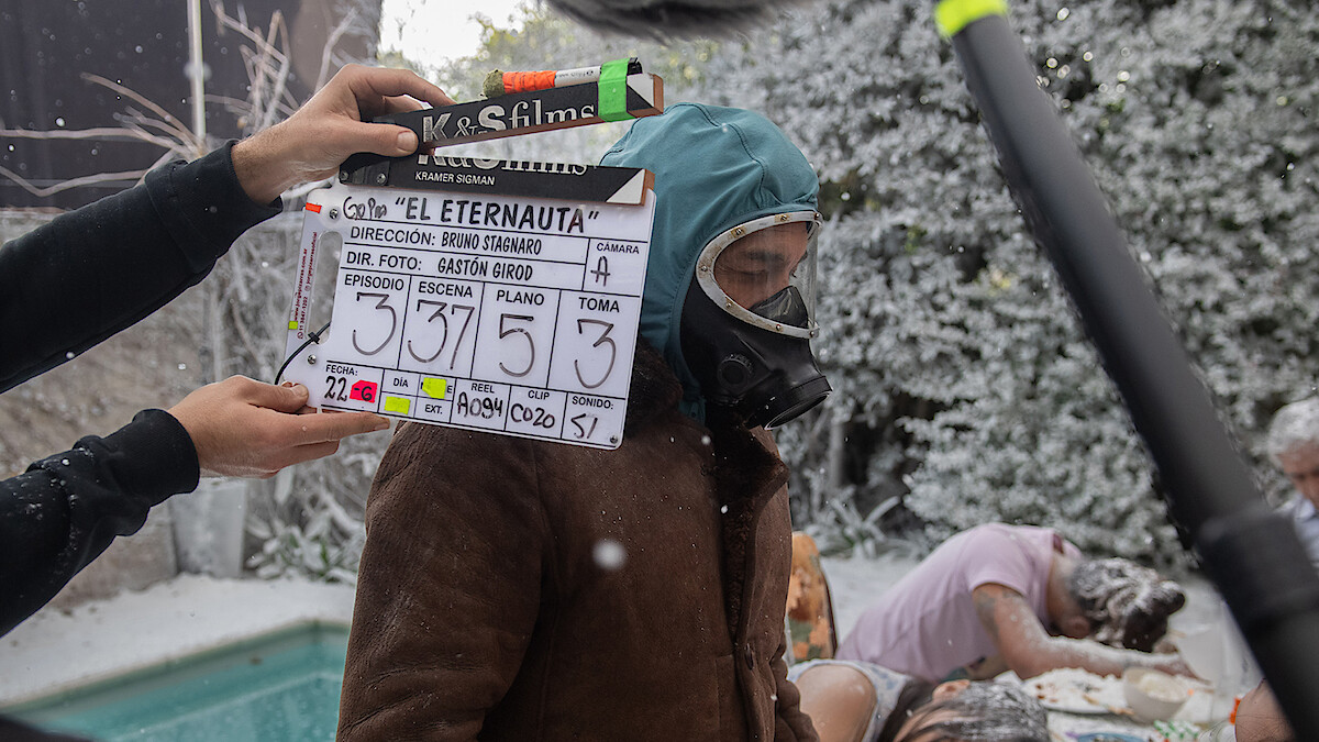 Behind the scenes photo on set of El Eternauta.