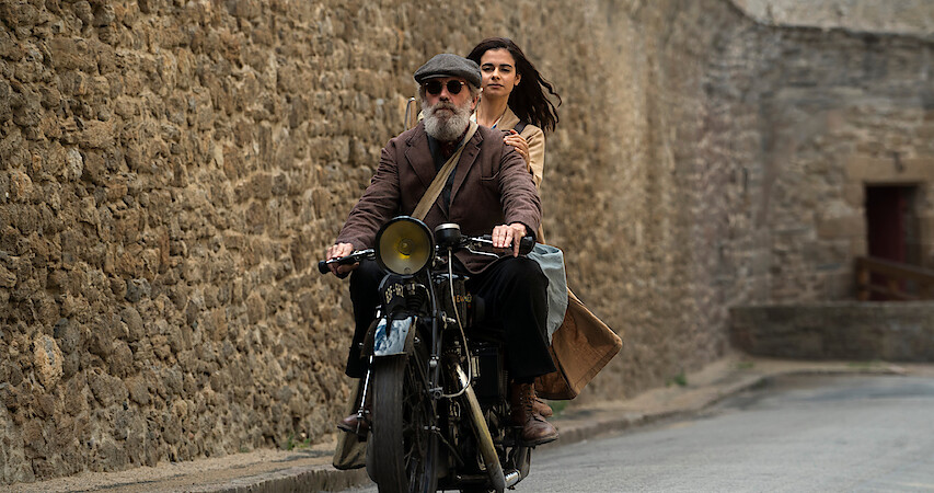 Hugh Laurie as Etienne LeBlanc, Aria Mia Loberti as Marie-Laure in episode 104 of All the Light We Cannot See. 