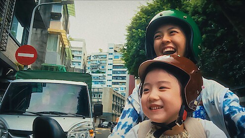Nina Ye as I-Jing and Shih-Yuan Ma as I-Ann in 'Left-Handed Girl.'