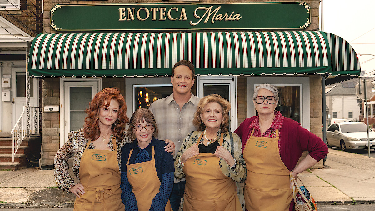 Susan Sarandon as Gia, Talia Shire as Teresa, Vince Vaughn as Joe Scaravella, Brenda Vaccaro as Antonella, and Lorraine Bracco as Roberta in Nonnas.