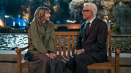Mary Steenburgen as Mona and Ted Danson as Charles in ‘A Man on the Inside’ Season 2.